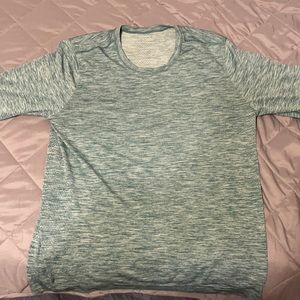 Large Lululemon Metal Vent breathe longsleeve
